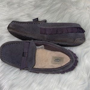 UGG ansley girls fur lined moccasins EUC